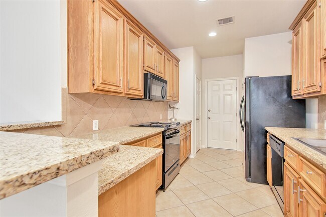 Building Photo - 16518 Strathmore Manor Ln