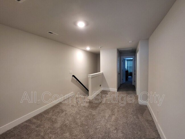 Building Photo - 66 Galley Ln