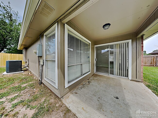 Building Photo - 8711 Croteau Dr