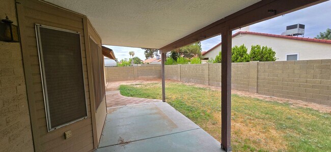 Building Photo - 3 Bed House near Peoria and 67 Ave