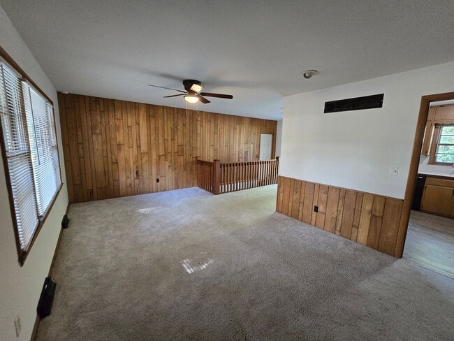 Building Photo - Beautiful 4 bedroom behind the Golf Coarse