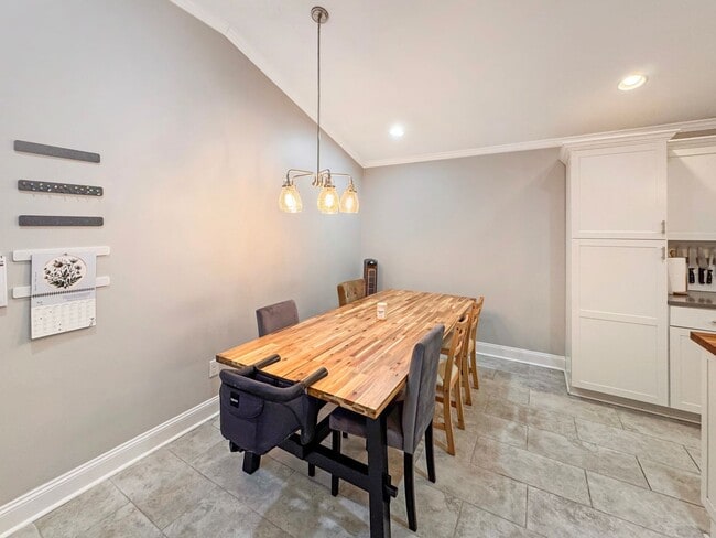 Building Photo - Large 4 bedroom, 3 bath home recently updated near Chickasaw Gardens