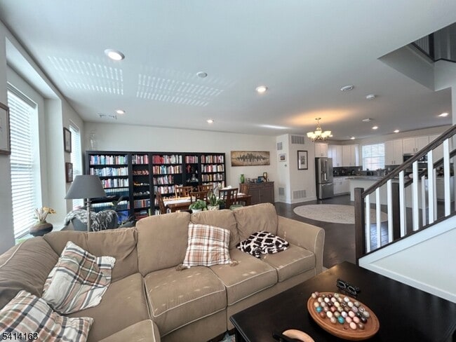 Building Photo - 14 Gerhard Pl