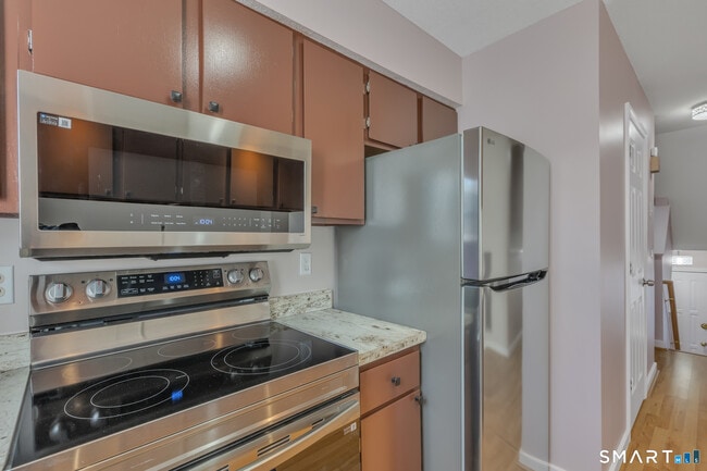 Building Photo - 60 Old Town Rd