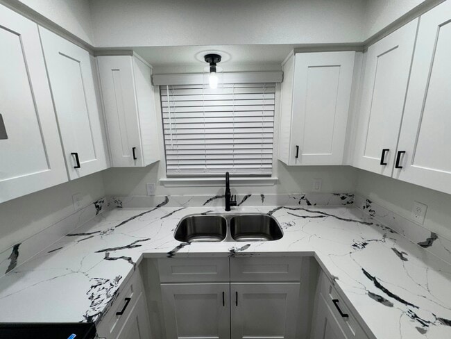 Building Photo - 2130 N Glenn Ave