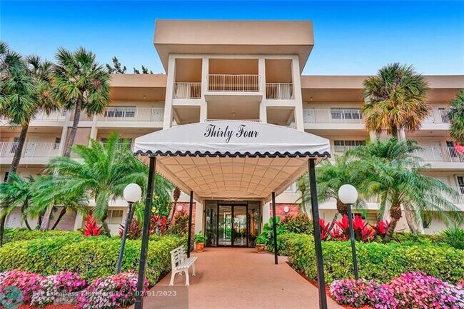 Building Photo - 3051 S Palm Aire Dr