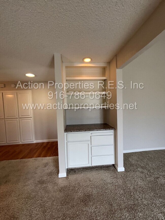 Building Photo - 5110 Village Oaks Dr