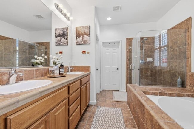 Building Photo - Spacious Detached Home in the Basking Ridge Community
