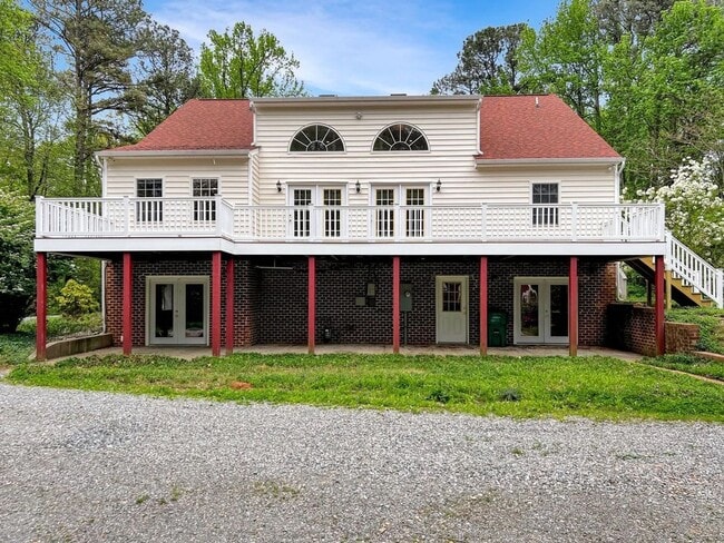 Building Photo - Secluded Near West End 5 bedroom