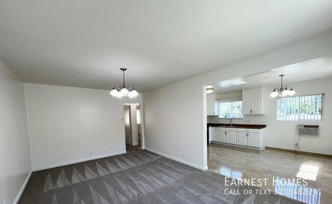 Building Photo - 14202 Delano St