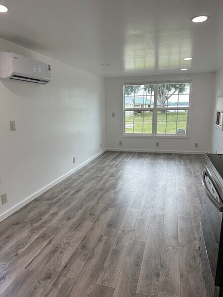 Living Room - 2915 Tindel Camp Rd