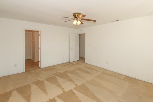 Building Photo - 3 Bedroom Condo in Camby