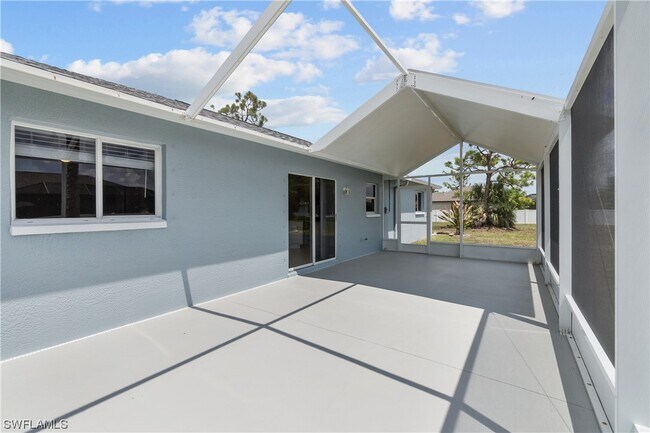Building Photo - 2721 SW 12th Ave