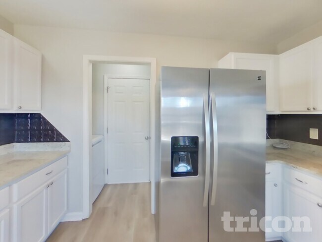 Building Photo - 362 Park Ct N