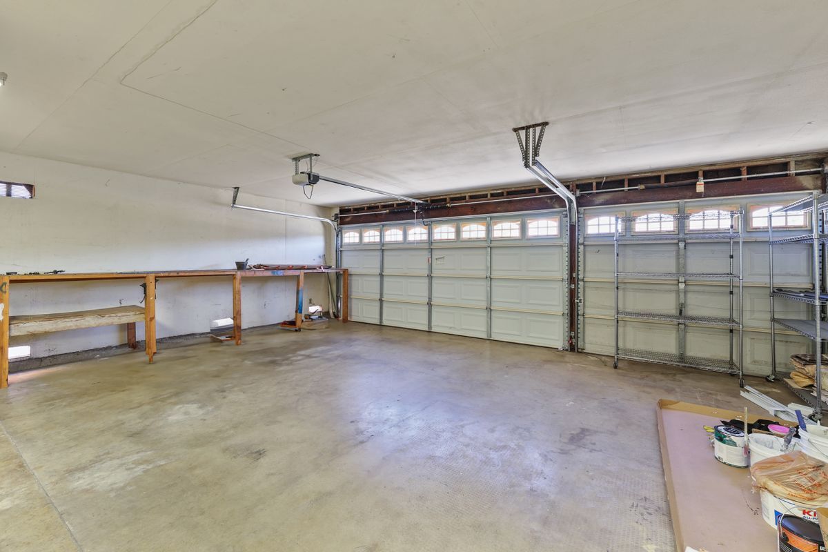Building Photo - 1042 Bassett Ct