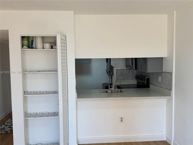 Building Photo - 440 E 23rd St