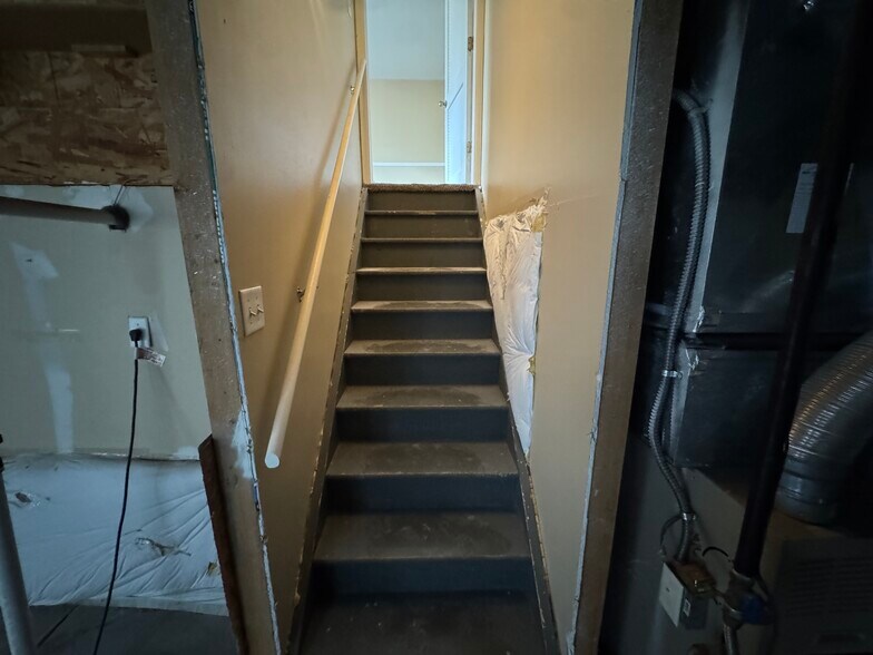 Building Photo - 4243 Gunbarrel Dr