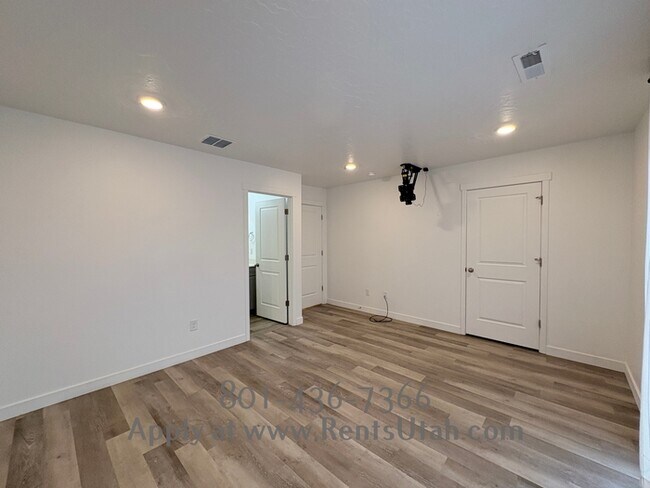 Building Photo - Canvasback