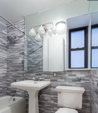 BATHROOM - 23 Prince St