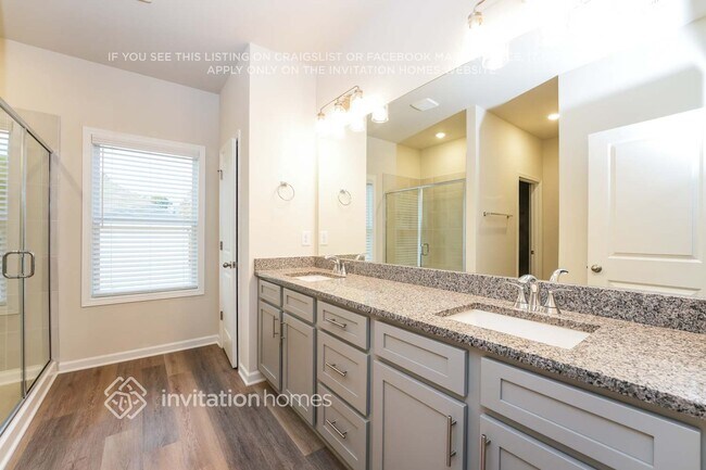 Building Photo - 72 Katherine St