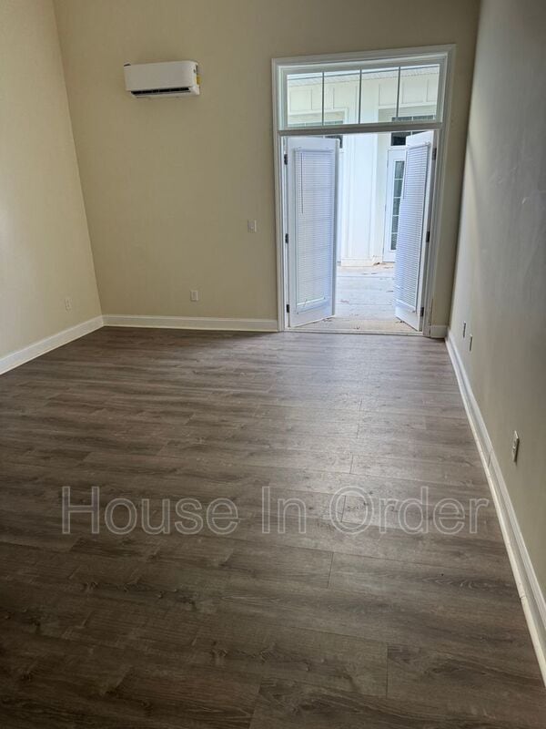 Building Photo - 200 Cowan St