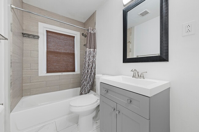 Building Photo - 5903 W Park Ave