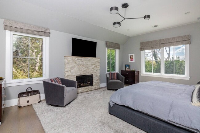 Building Photo - 55 Floyd St