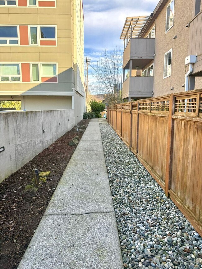Building Photo - 18524 TM JD GISZ LLC