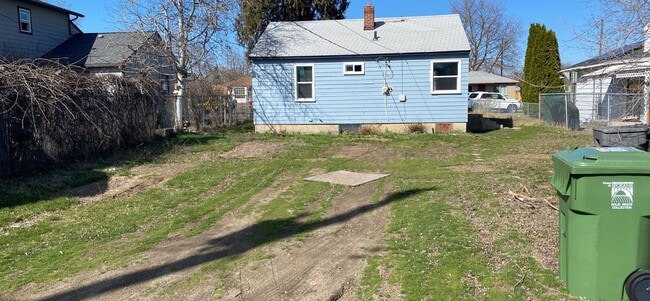 Building Photo - Close To Northtown Mall