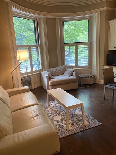 Building Photo - 170 Marlborough St