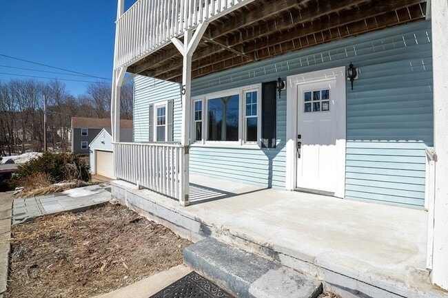 Building Photo - 5 Maple Ave