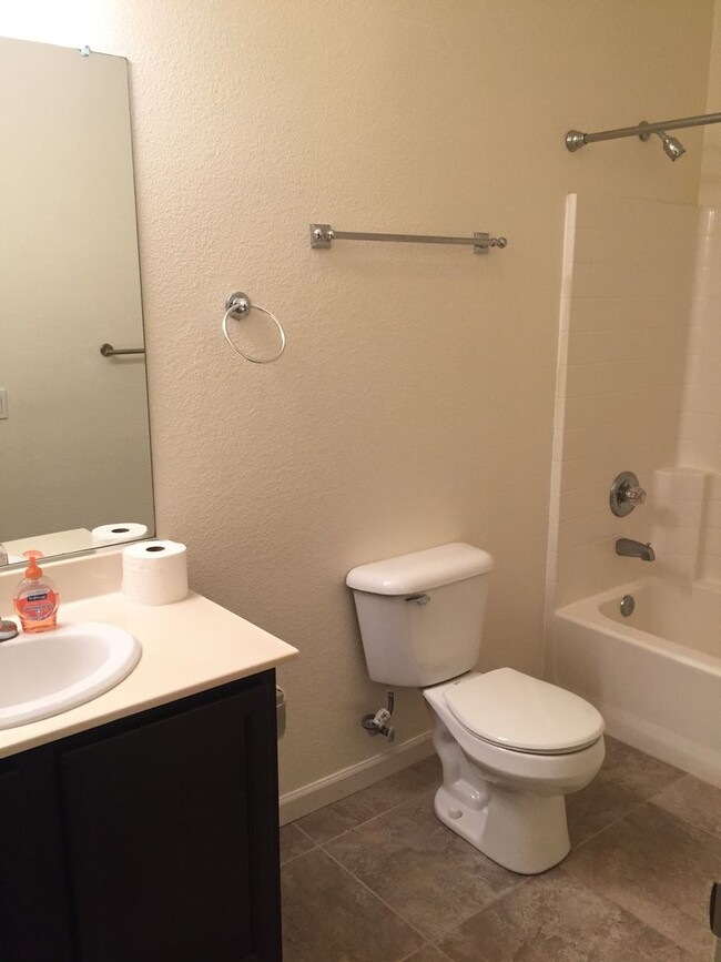 Building Photo - Avail 6/27 - Single level Rocklin home wit...