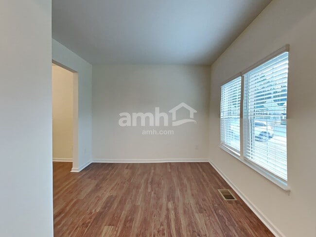 Building Photo - 653 Hamilton Park Dr