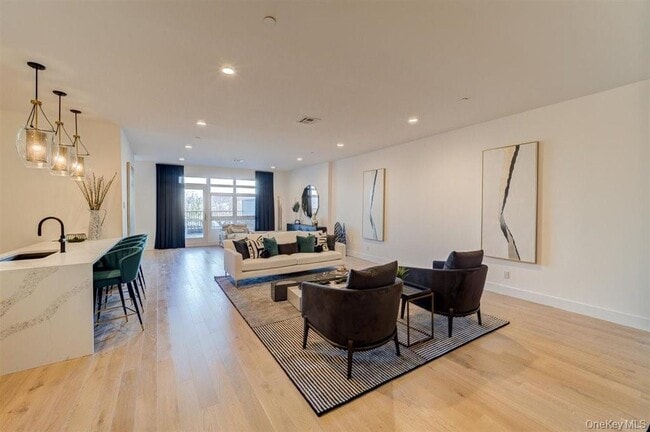 Building Photo - 30 Beekman St