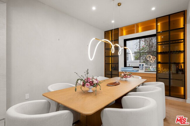 Building Photo - 4740 Sunnyslope Ave