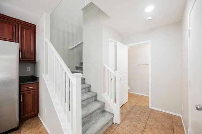 Building Photo - 3 Bedroom, 2.5 Bath Two Story Home in Sout...