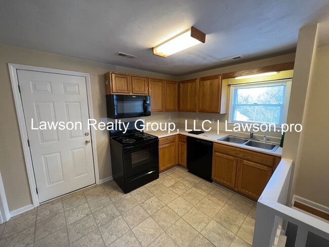 Building Photo - Charming Brick Home in Vinton with Finished Basement