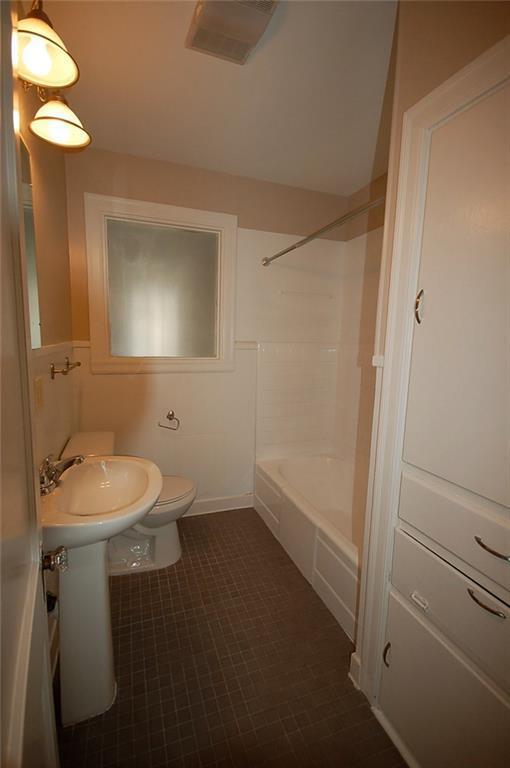 Building Photo - 907 E 38th St
