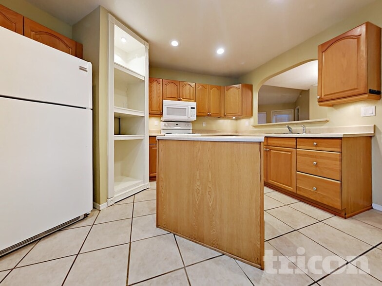Building Photo - 3413 E Dragoon Ave