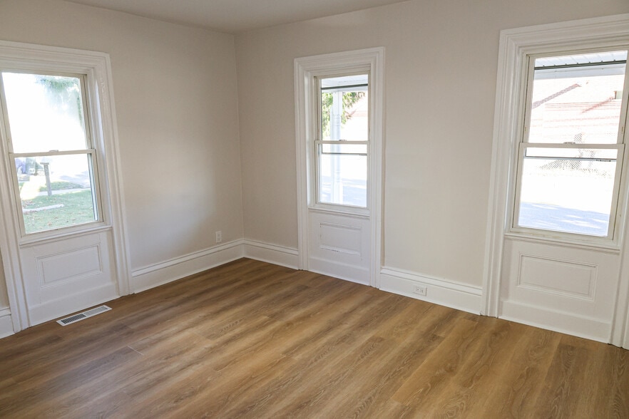 Building Photo - 69 Mechanic St