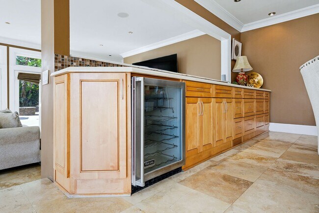 Building Photo - Fully Furnished 3 Bed 2.5 Bath Single Fami...