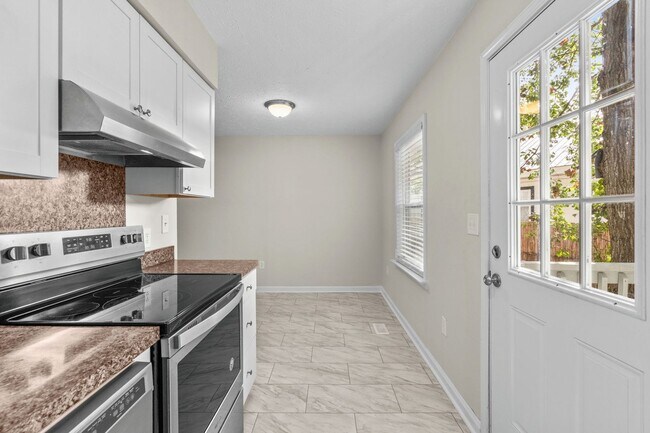 Building Photo - End unit of a Triplex within walking dista...