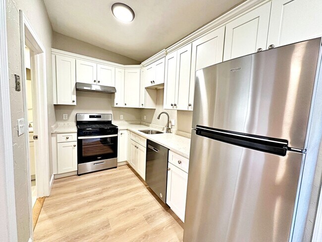 Building Photo - 89 Cottage St