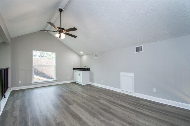 Building Photo - 4014 Alshire Dr