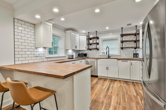 Building Photo - 410 Thornton Ln