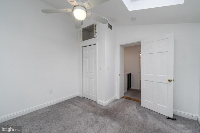 Building Photo - 1153 Riverside Ave