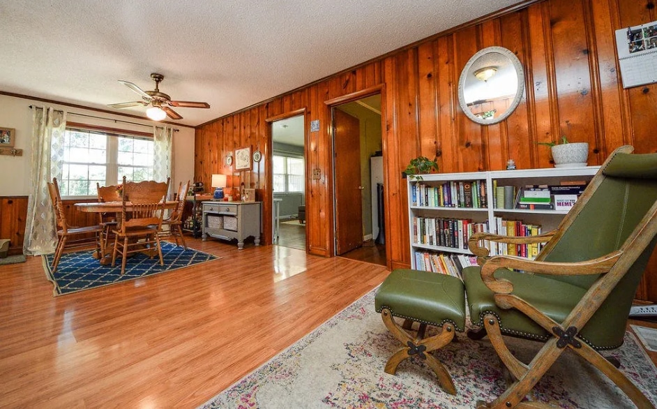 dining / sitting - 2506 Elm Dr NE