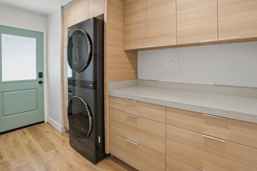 Building Photo - 116 Marina Ave