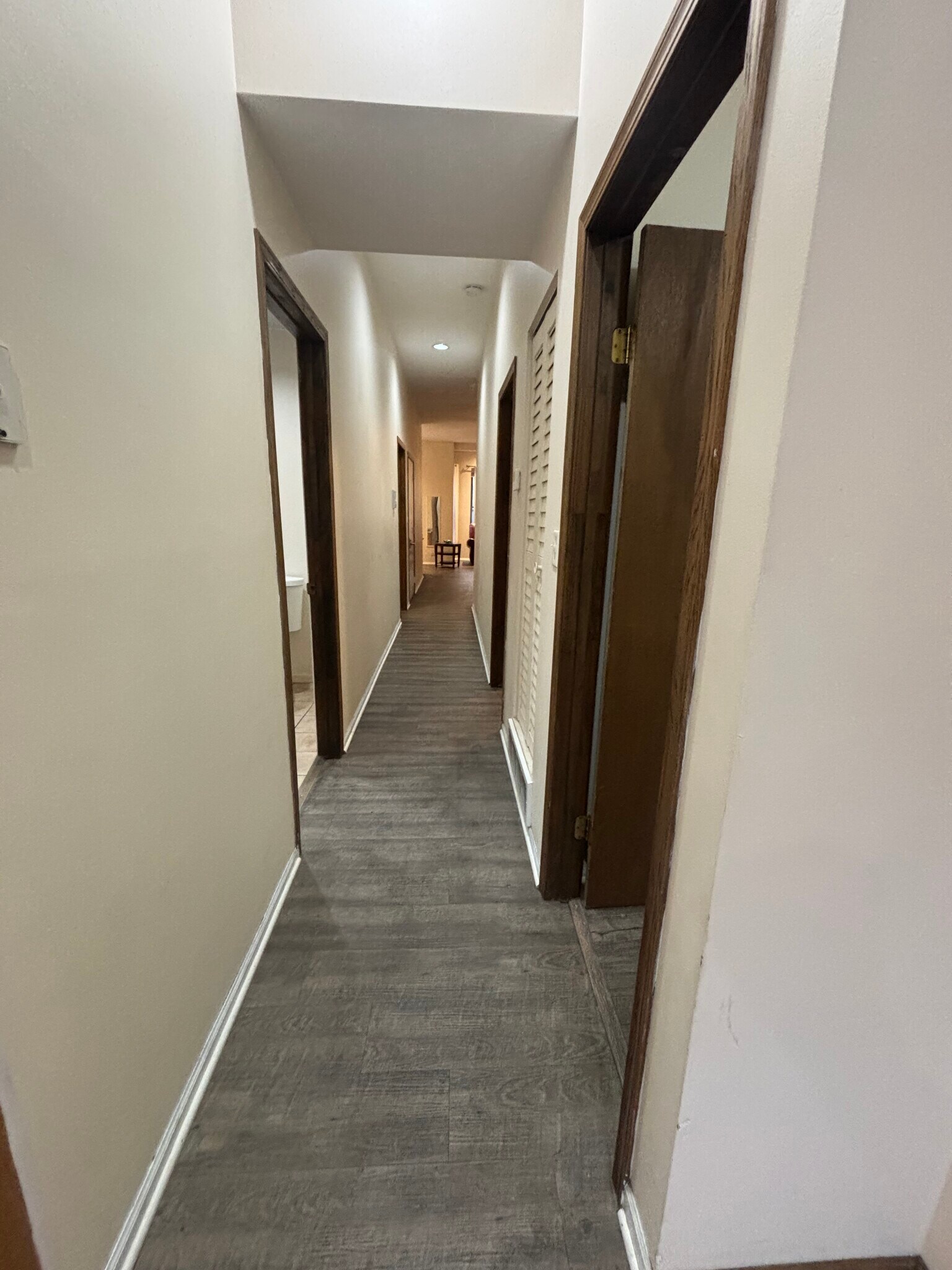 unit 2 hallway - 827 S Laflin St