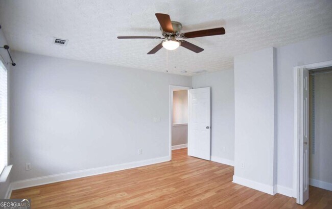 Building Photo - 6616 Splashwater Dr